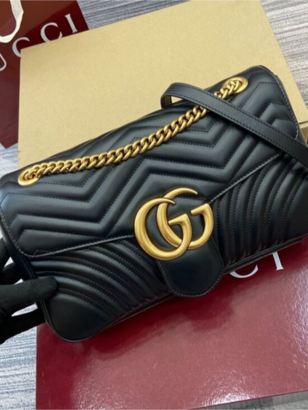 Gucci GG Marmont Black Shoulder Bag - Picture 6 of 9
